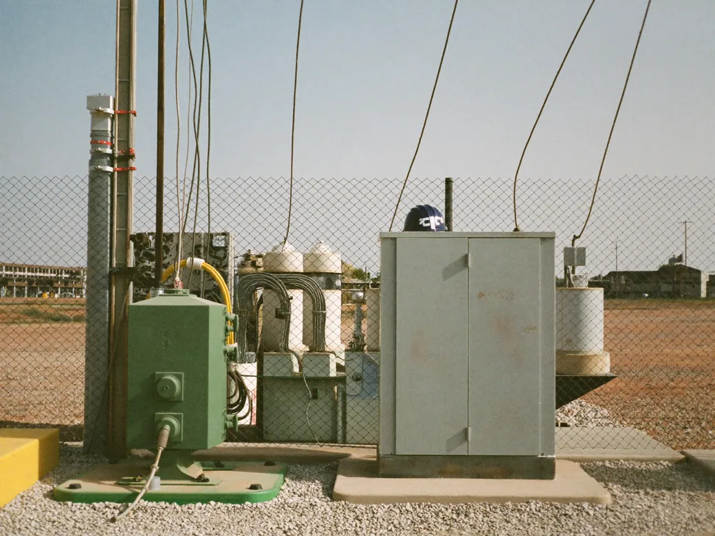 Subestación eléctrica de media tensión de una planta en un parque industrial